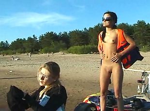 Nudisti, Spiaggia